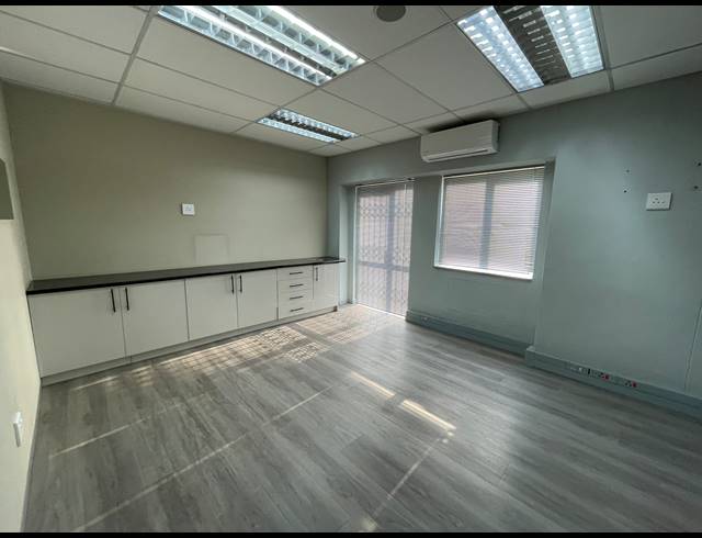 265M² OFFICE TO LET IN BRYANSTON